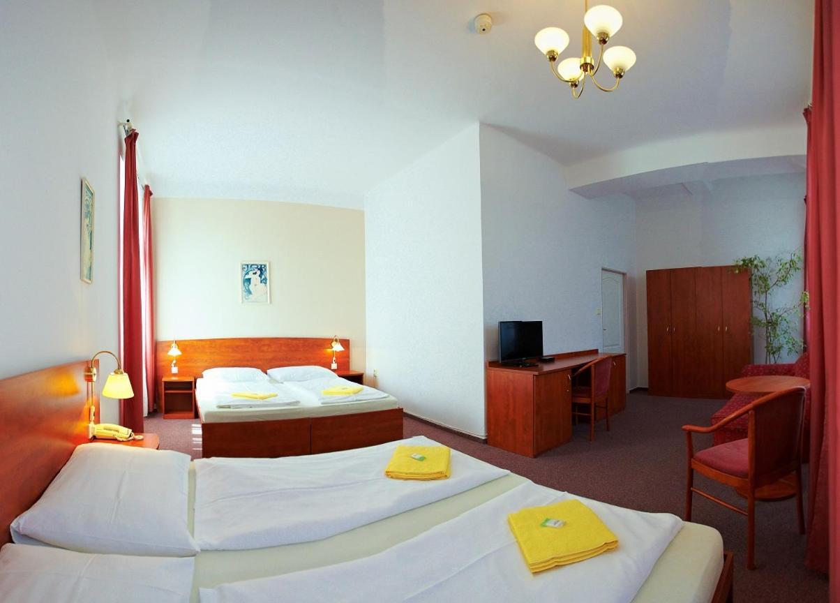 Wellness Hotel Central Klatovy Bagian luar foto