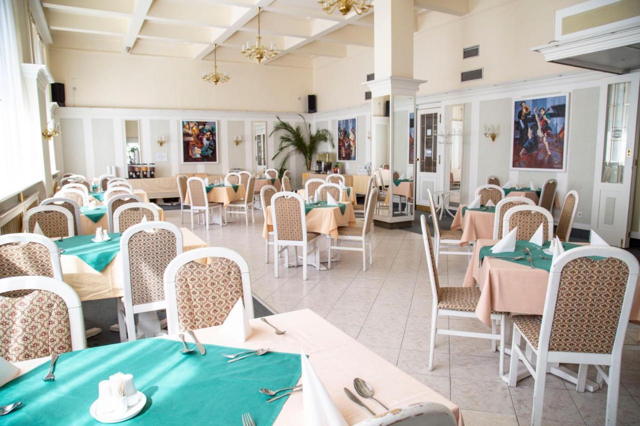 Wellness Hotel Central Klatovy Bagian luar foto